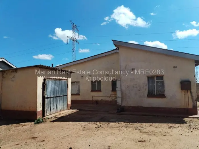 3 Bedroom House for Sale in Mahatshula, Bulawayo