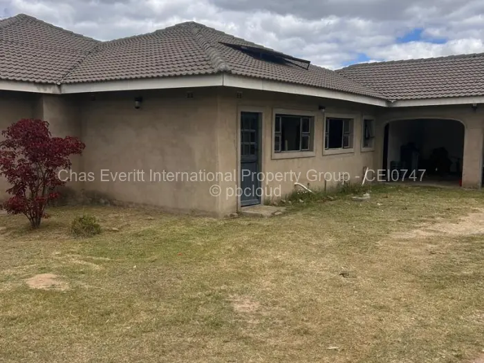 5 Bedroom House for Sale in Zimre Park, Harare