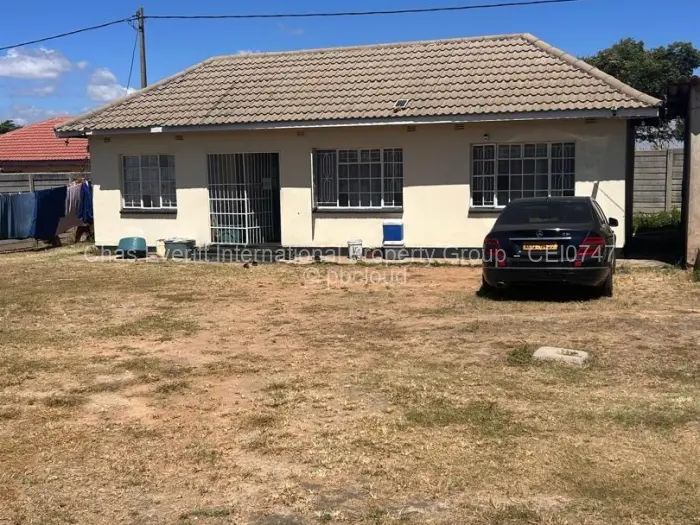 5 Bedroom House for Sale in Zimre Park, Harare