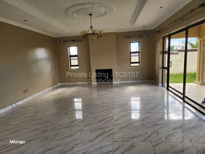 6 Bedroom House to Rent in Manresa