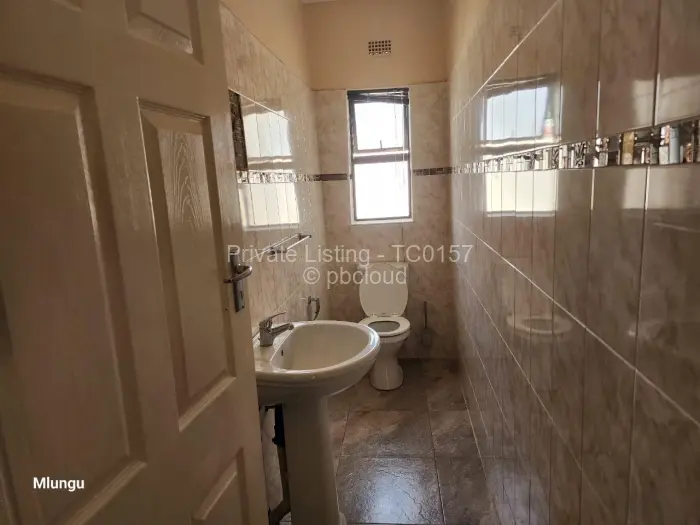 6 Bedroom House to Rent in Manresa