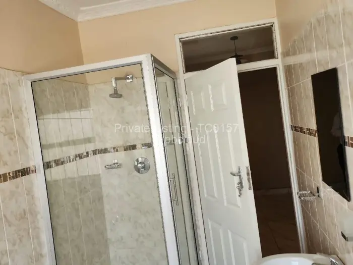 6 Bedroom House to Rent in Manresa