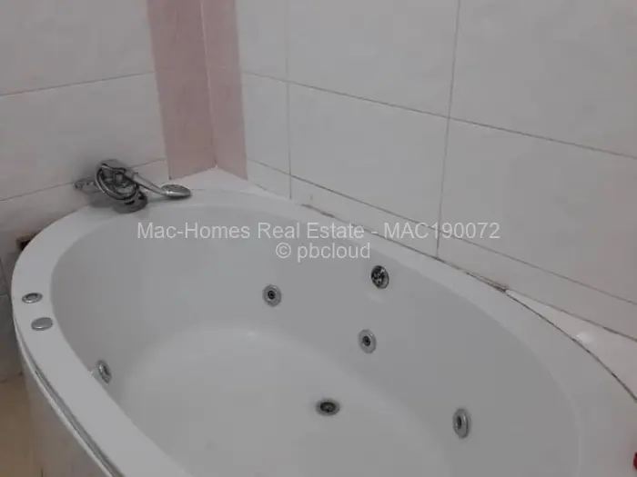 Townhouse/Cluster for Sale in Bluff Hill, Harare