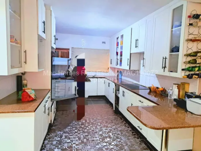 Townhouse/Cluster for Sale in Bluff Hill, Harare