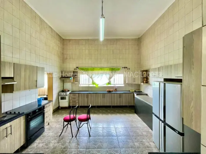 6 Bedroom House for Sale in Carrick Creagh Estate, Harare