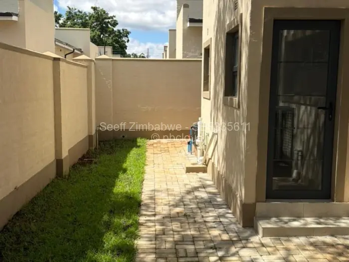 Townhouse/Cluster to Rent in Pomona