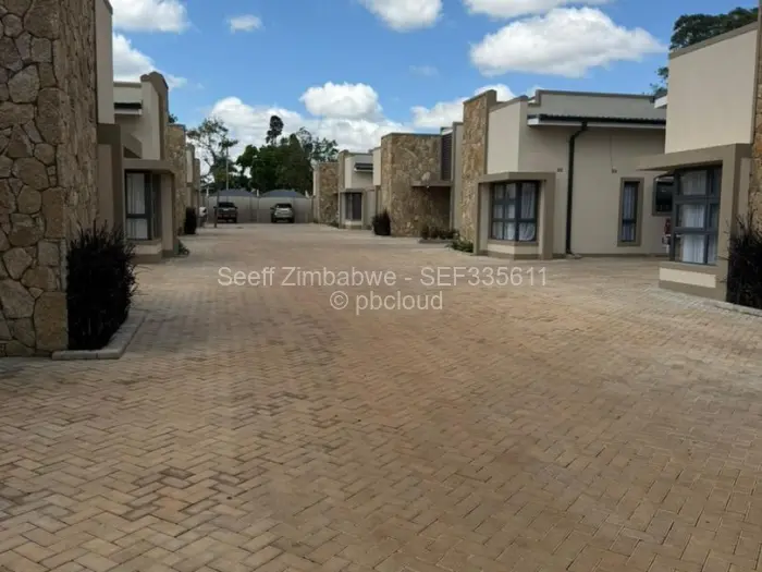 Townhouse/Cluster to Rent in Pomona