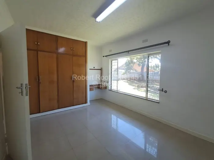 6 Bedroom House to Rent in Gunhill, Harare
