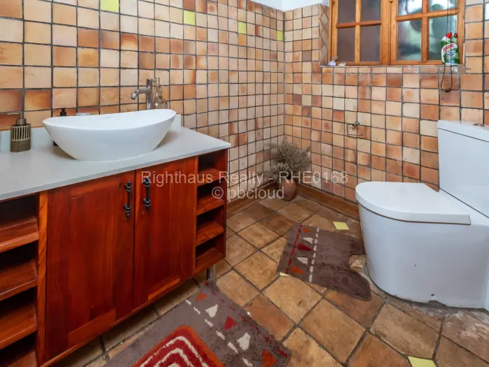 5 Bedroom House for Sale in Ruwa, Ruwa