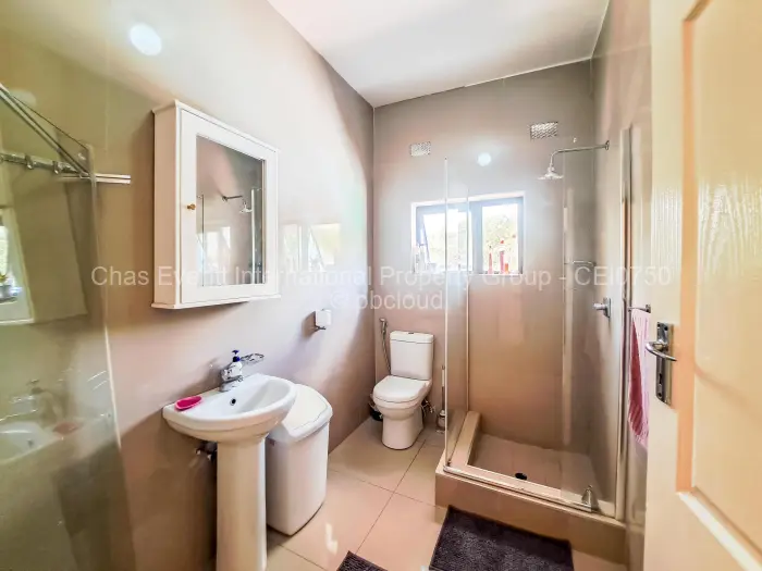 6 Bedroom House to Rent in Emerald Hill