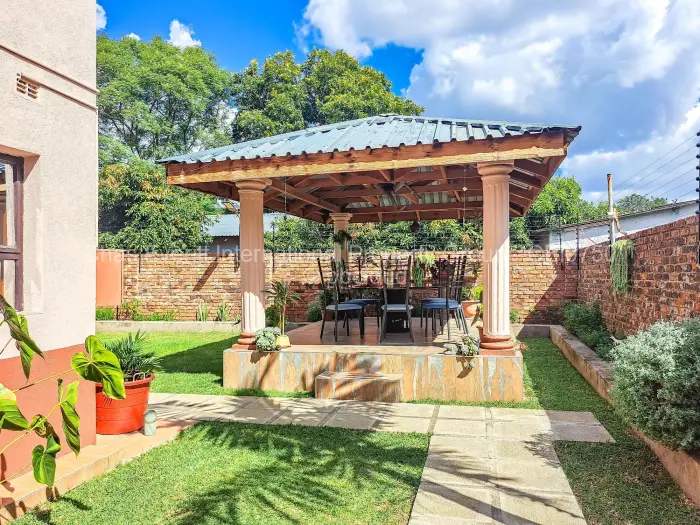 6 Bedroom House to Rent in Emerald Hill