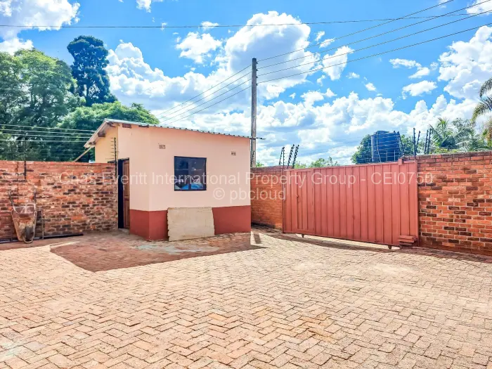 6 Bedroom House to Rent in Emerald Hill