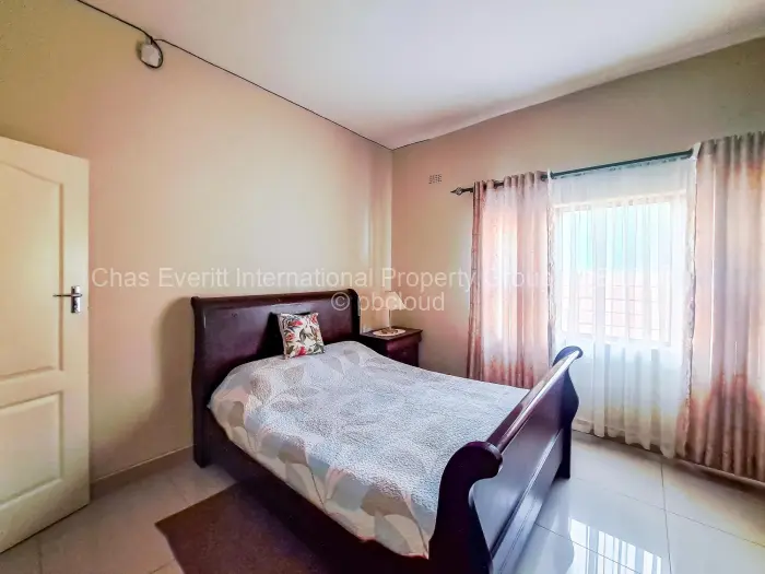 6 Bedroom House to Rent in Emerald Hill