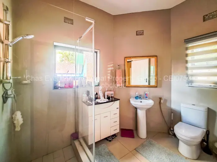 6 Bedroom House to Rent in Emerald Hill