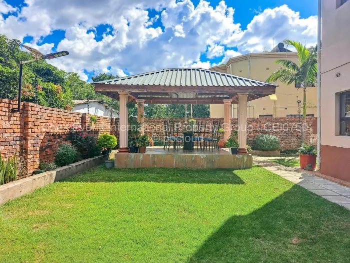 6 Bedroom House to Rent in Emerald Hill