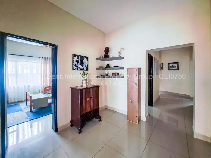 6 Bedroom House to Rent in Emerald Hill