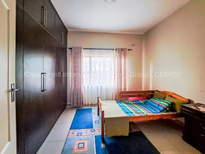 6 Bedroom House to Rent in Emerald Hill
