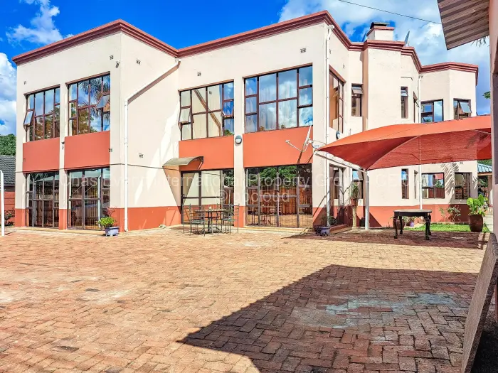 6 Bedroom House to Rent in Emerald Hill