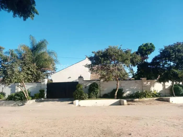 3 Bedroom House for Sale in Mainway Meadows, Harare