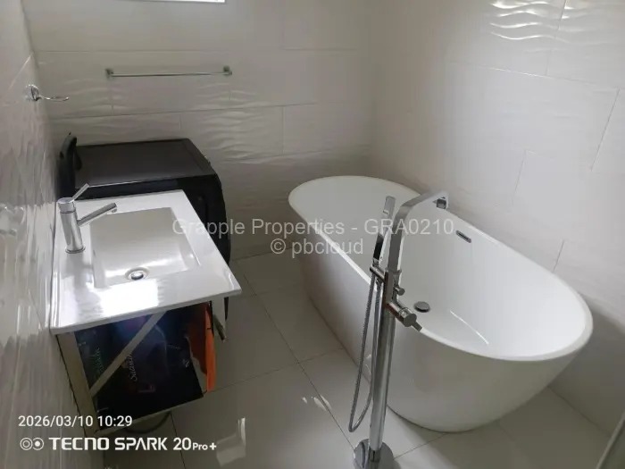 4 Bedroom Cottage/Garden Flat for Sale in Quinnington, Harare