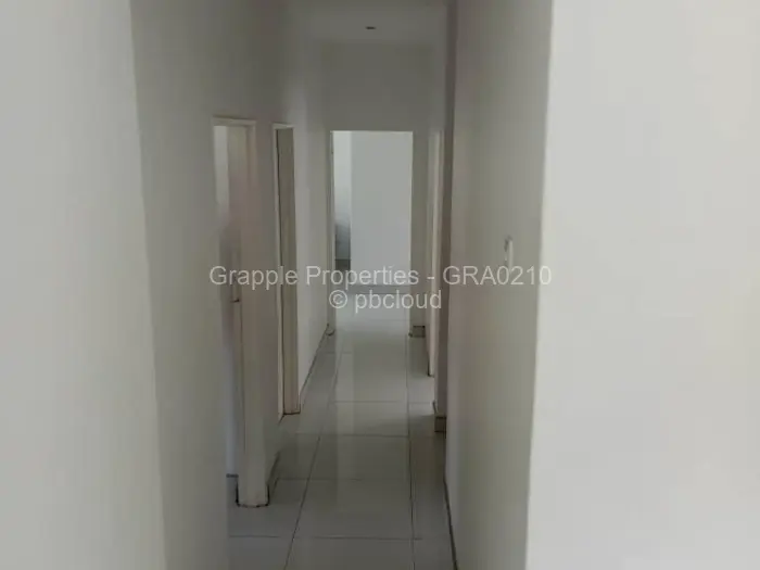 4 Bedroom Cottage/Garden Flat for Sale in Quinnington, Harare