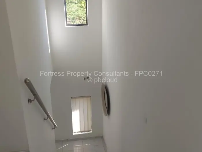 Townhouse/Cluster to Rent in Newlands