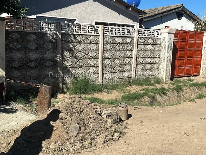 4 Bedroom House for Sale in Chitungwiza, Chitungwiza