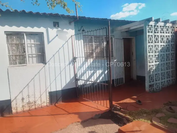 4 Bedroom House for Sale in Highfield, Harare
