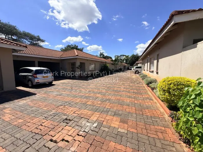 Townhouse/Cluster to Rent in Highlands