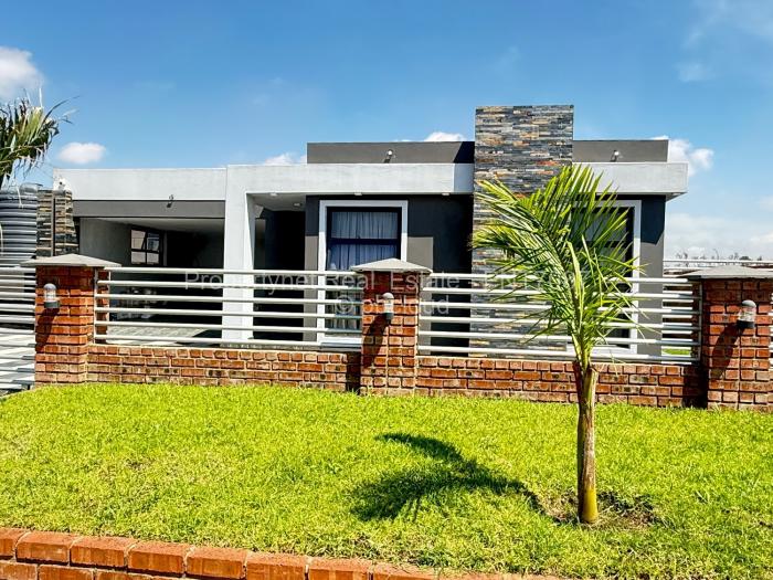Townhouse/Cluster for Sale in Arlington, Harare