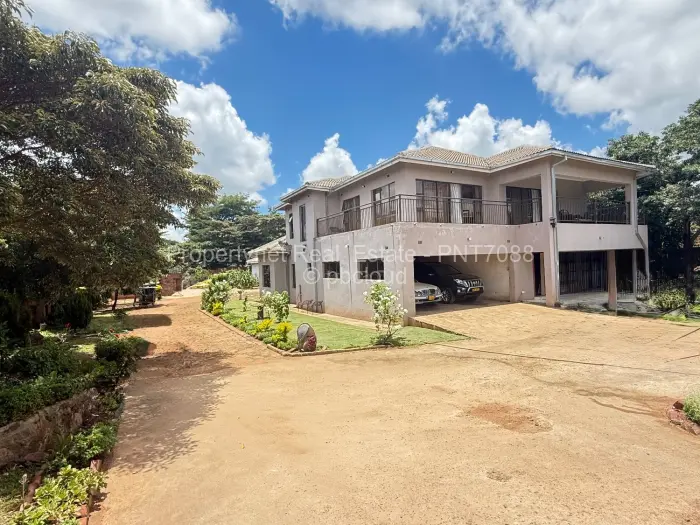 6 Bedroom House for Sale in Gletwin Park, Harare