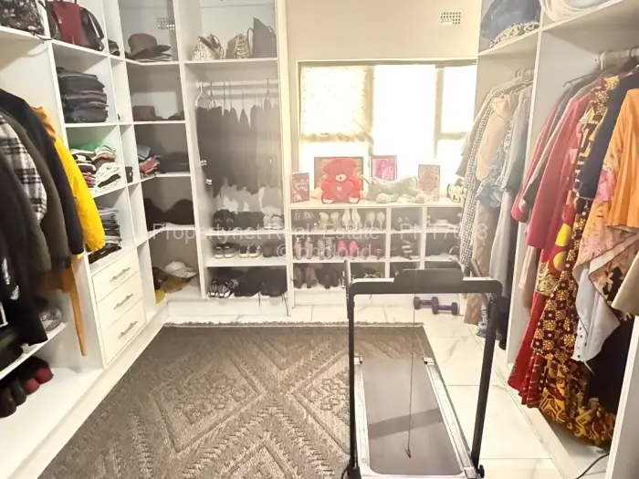 6 Bedroom House for Sale in Gletwin Park, Harare