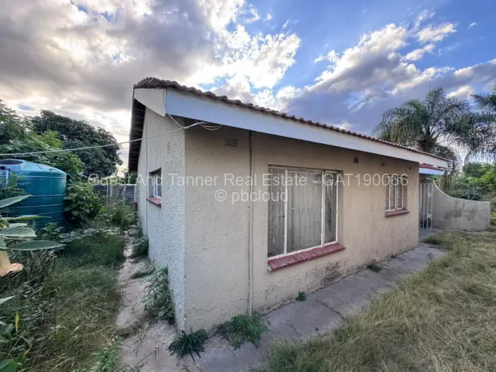 6 Bedroom House for Sale in Waterfalls, Harare