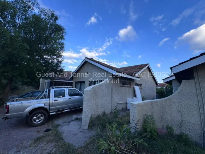 6 Bedroom House for Sale in Waterfalls, Harare