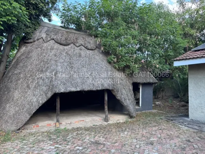 6 Bedroom House for Sale in Waterfalls, Harare