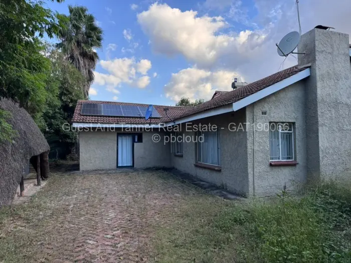 6 Bedroom House for Sale in Waterfalls, Harare