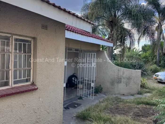 6 Bedroom House for Sale in Waterfalls, Harare