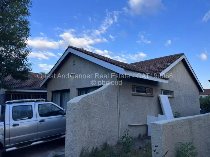 6 Bedroom House for Sale in Waterfalls, Harare