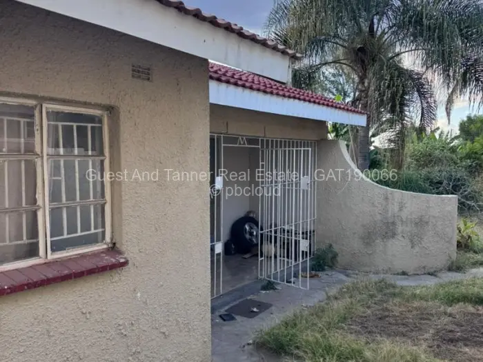 6 Bedroom House for Sale in Waterfalls, Harare