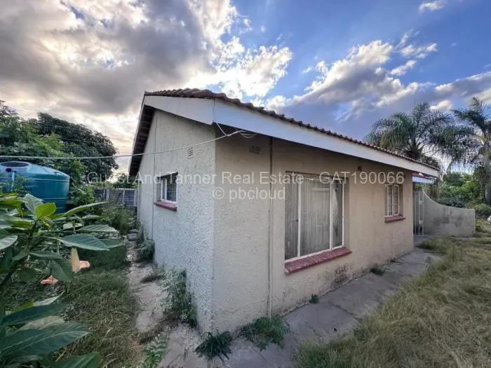 6 Bedroom House for Sale in Waterfalls, Harare