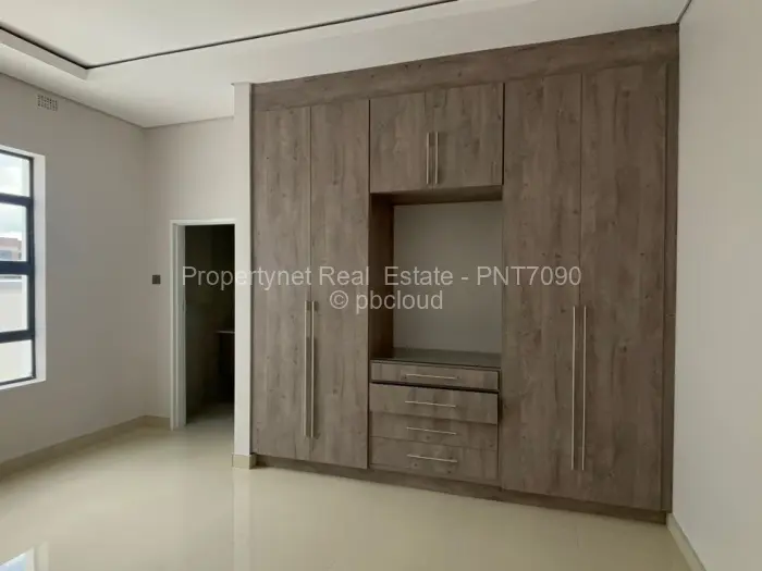 Townhouse/Cluster for Sale in Arlington, Harare