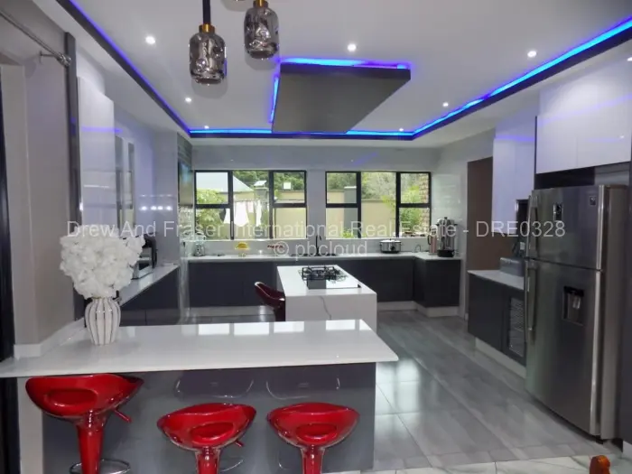 7 Bedroom House to Rent in Rolf Valley