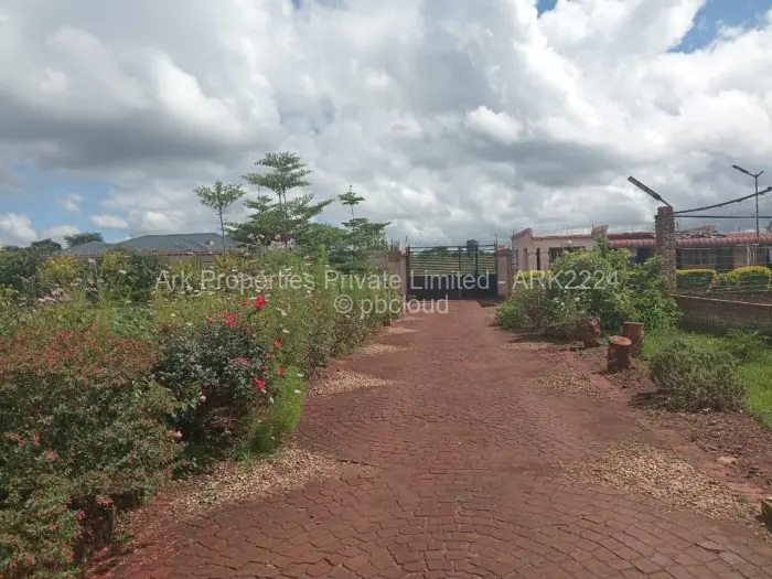 3 Bedroom House for Sale in Crowhill Views, Harare