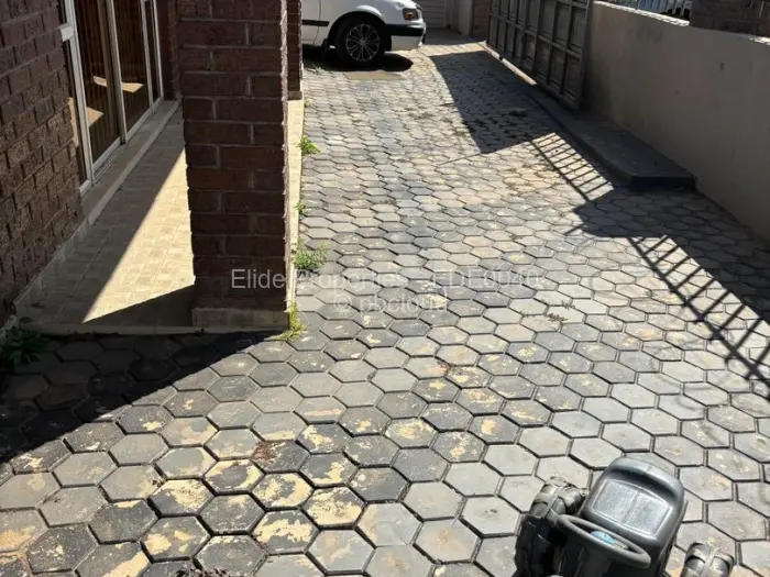 4 Bedroom House for Sale in Madokero Estates, Harare