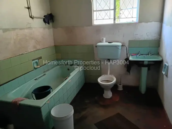6 Bedroom House for Sale in Zengeza, Chitungwiza