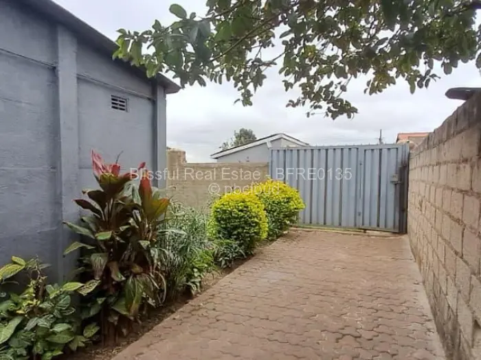 2 Bedroom House for Sale in Dzivarasekwa, Harare