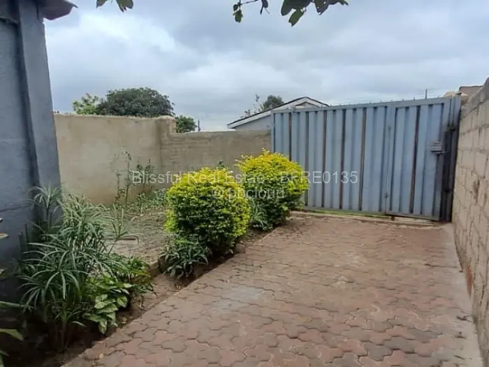 2 Bedroom House for Sale in Dzivarasekwa, Harare