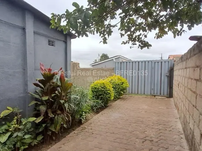 2 Bedroom House for Sale in Dzivarasekwa, Harare