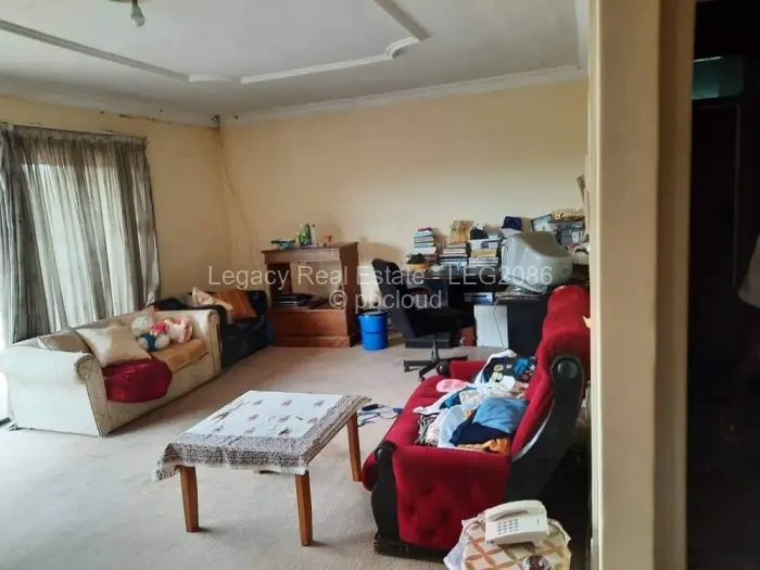8 Bedroom House for Sale in Lake Chivero, Lake Chivero