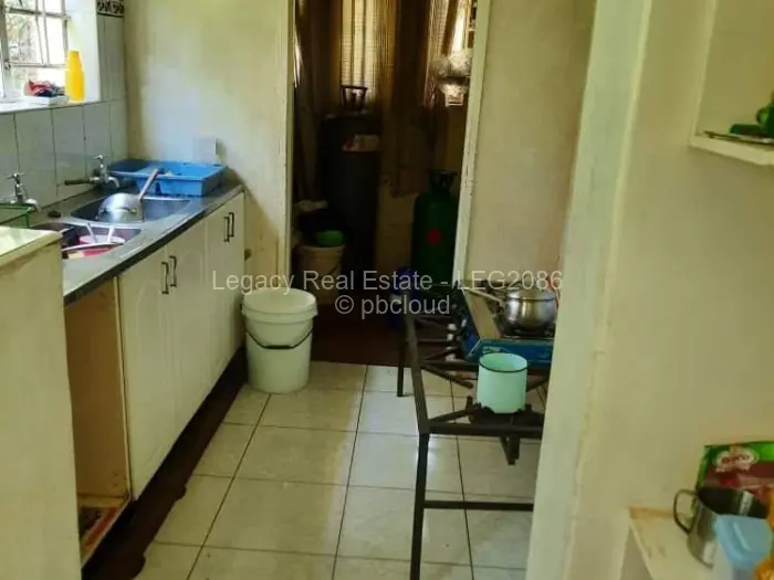 8 Bedroom House for Sale in Lake Chivero, Lake Chivero